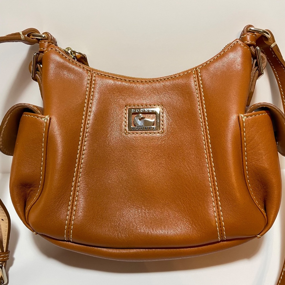 Dooney & Bourke Tan Leather Hobo Crossbody Bag Duck Logo Adjustable Strap NWOT - Picture 2 of 14